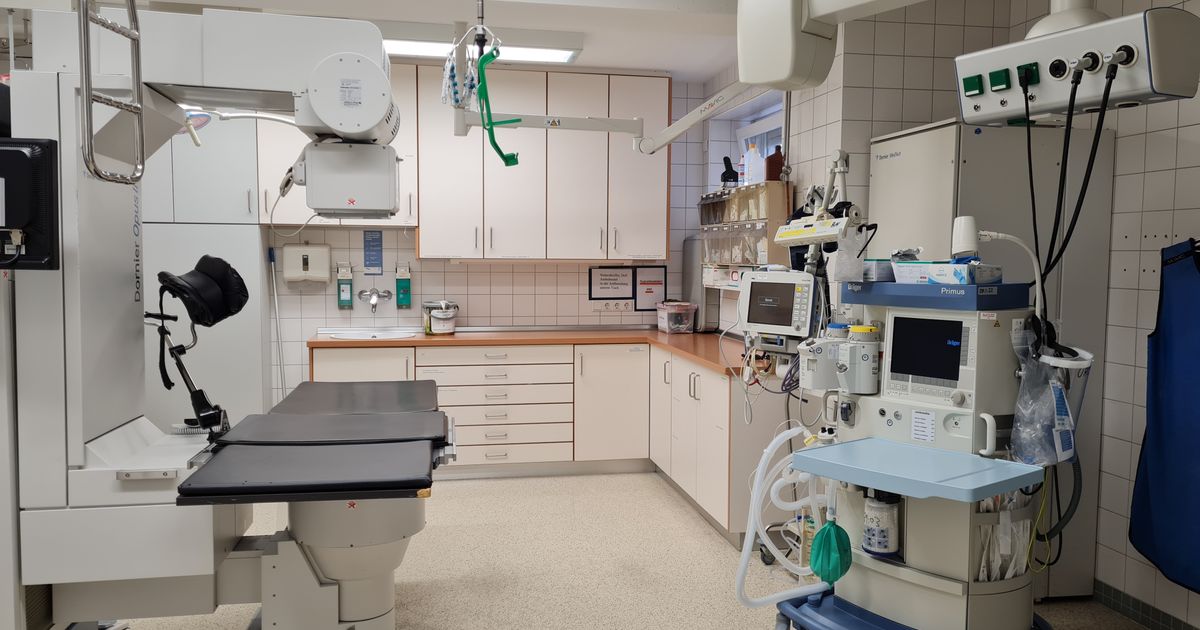 private clinic near me: clinic receptionist confirming a booking