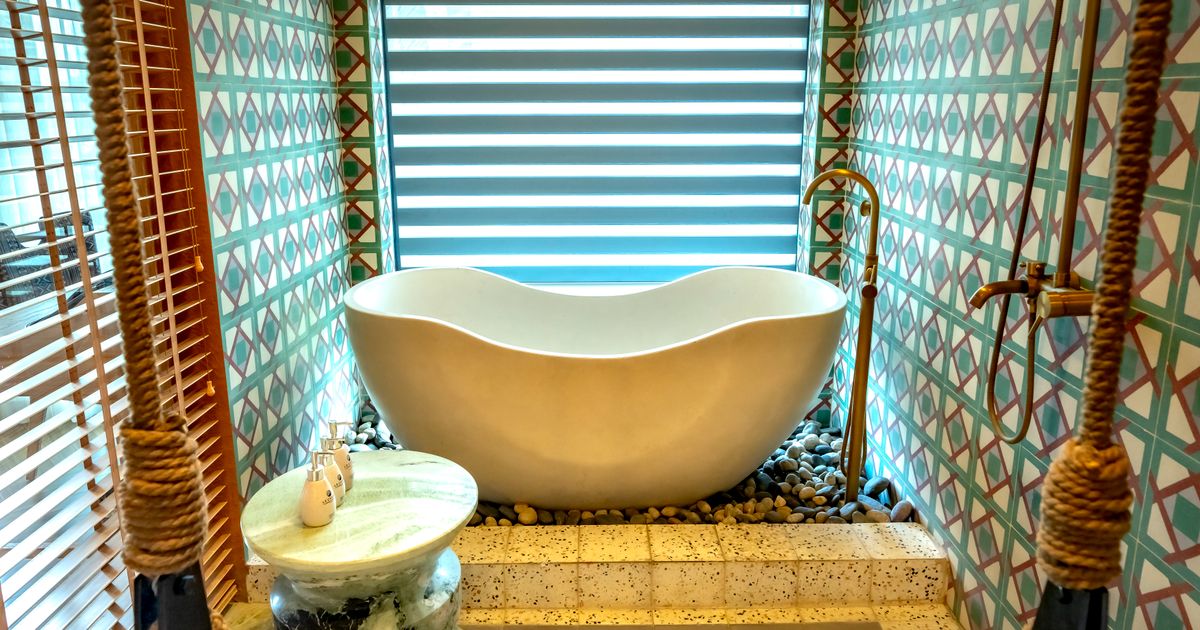 ayurvedic clinic booking system: a treatment room schedule with therapy slots and packages on screen